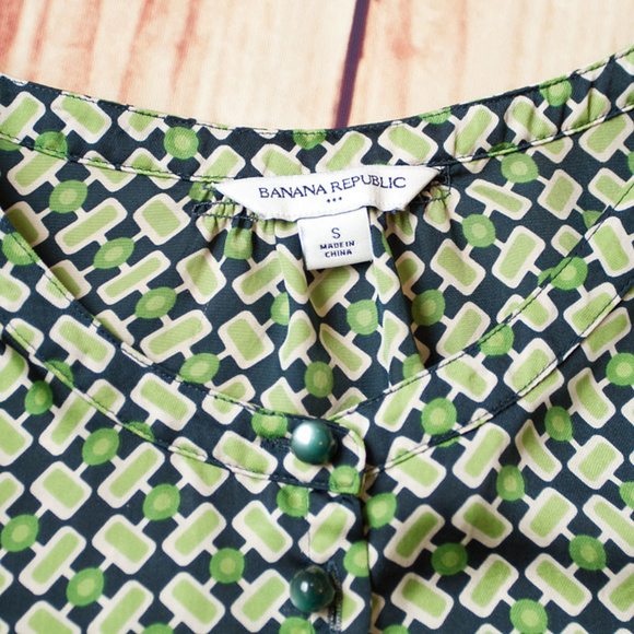 Banana Republic Small Green Geometric Blouse - Picture 7 of 8